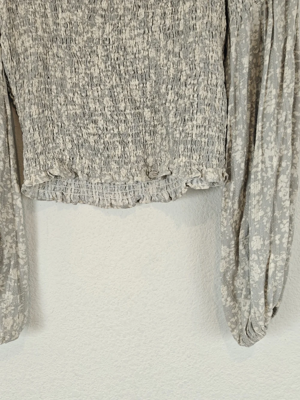Solai The Label Grey & Cream Floral Smocked Puff Sleeve Crop Top Boho Tie M